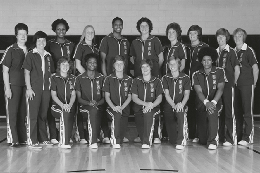 The inaugural ballers of 1976 Kneeling left to right Nancy Lieberman Trish - photo 5