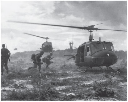 The helicopter changed the face of tactical operations in what was a war - photo 3