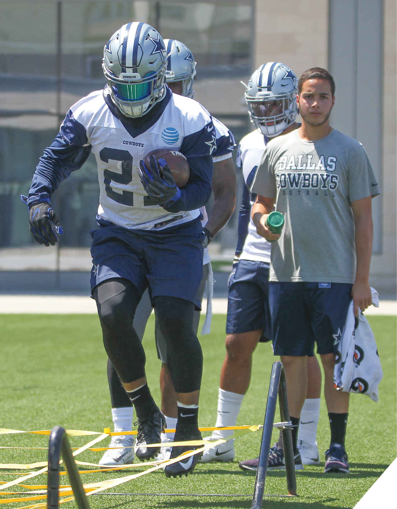 Dallas Cowboys running back Ezekiel Elliott does ladder drills to help with his - photo 7