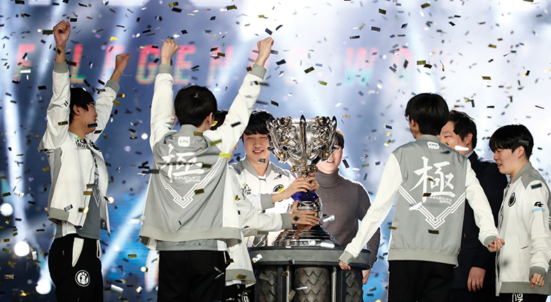 Invictus Gaming celebrates winning the International Dota 2 Championships - photo 3