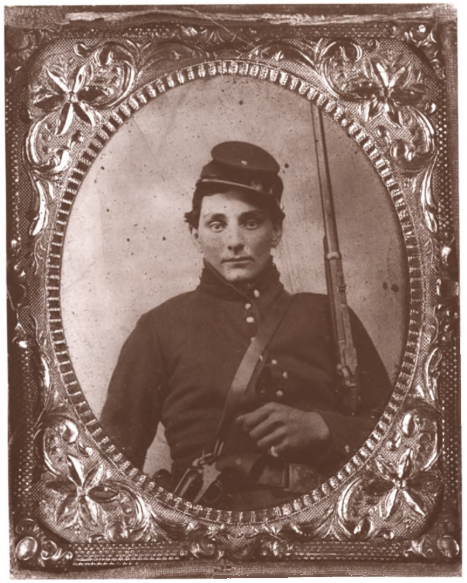 An unidentified Union soldier strikes a well-armed pose for the folks back - photo 3