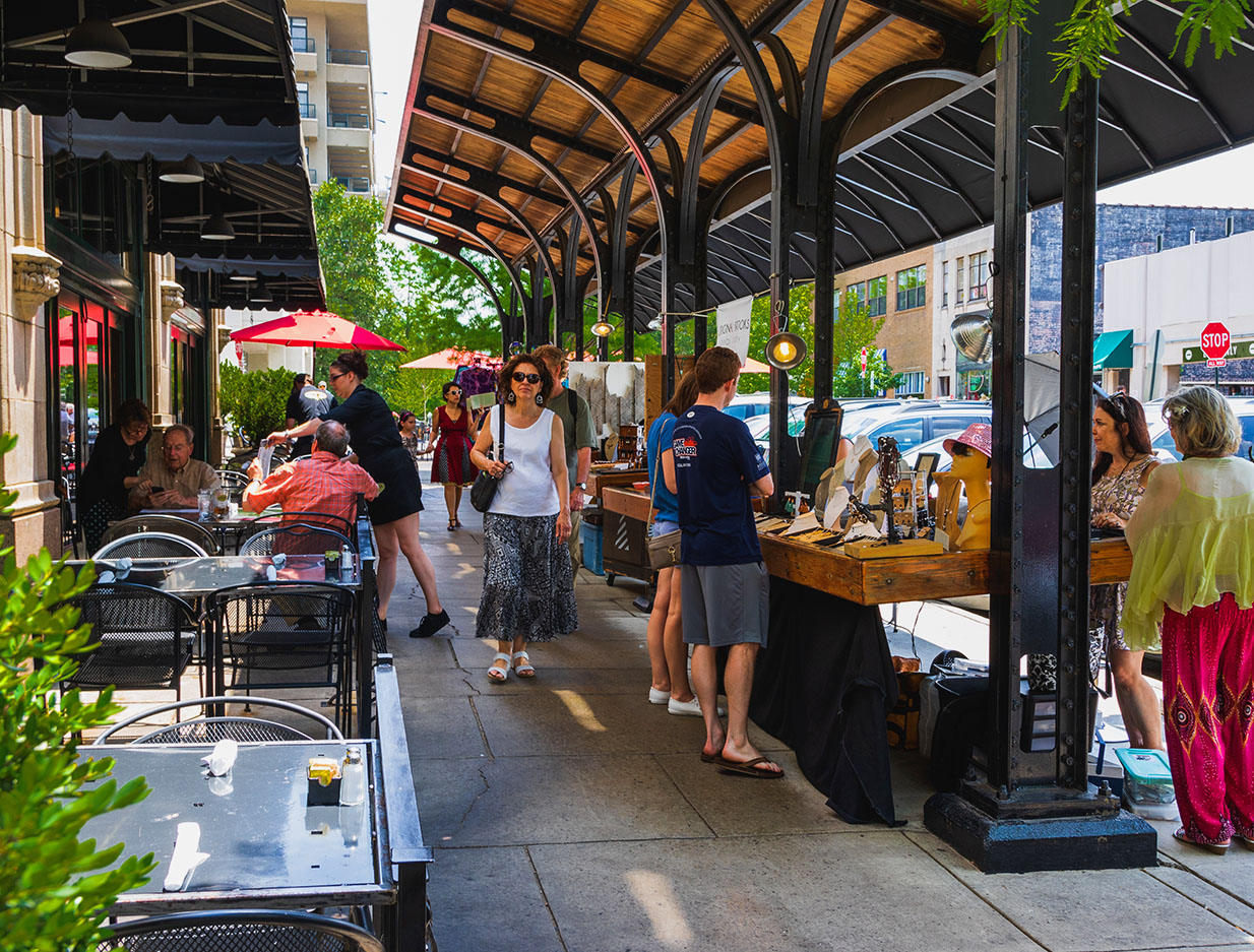 MILESBEFOREISLEEP SHUTTERSTOCK CITY GUIDE Roanoke skyline SEAN PAVONE - photo 8