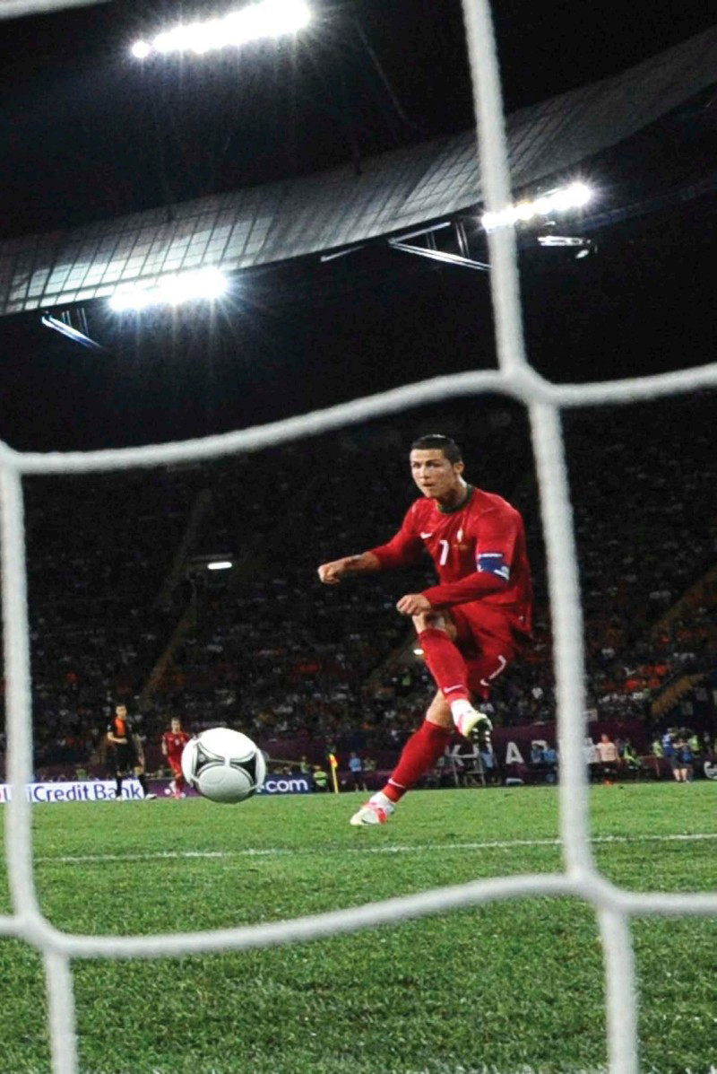 Ronaldo scores his second goal against the Netherlands in the 2012 Euro Cup a - photo 2