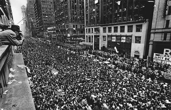 A political rally in New York City for John F Kennedy in October 1960 Walter - photo 3