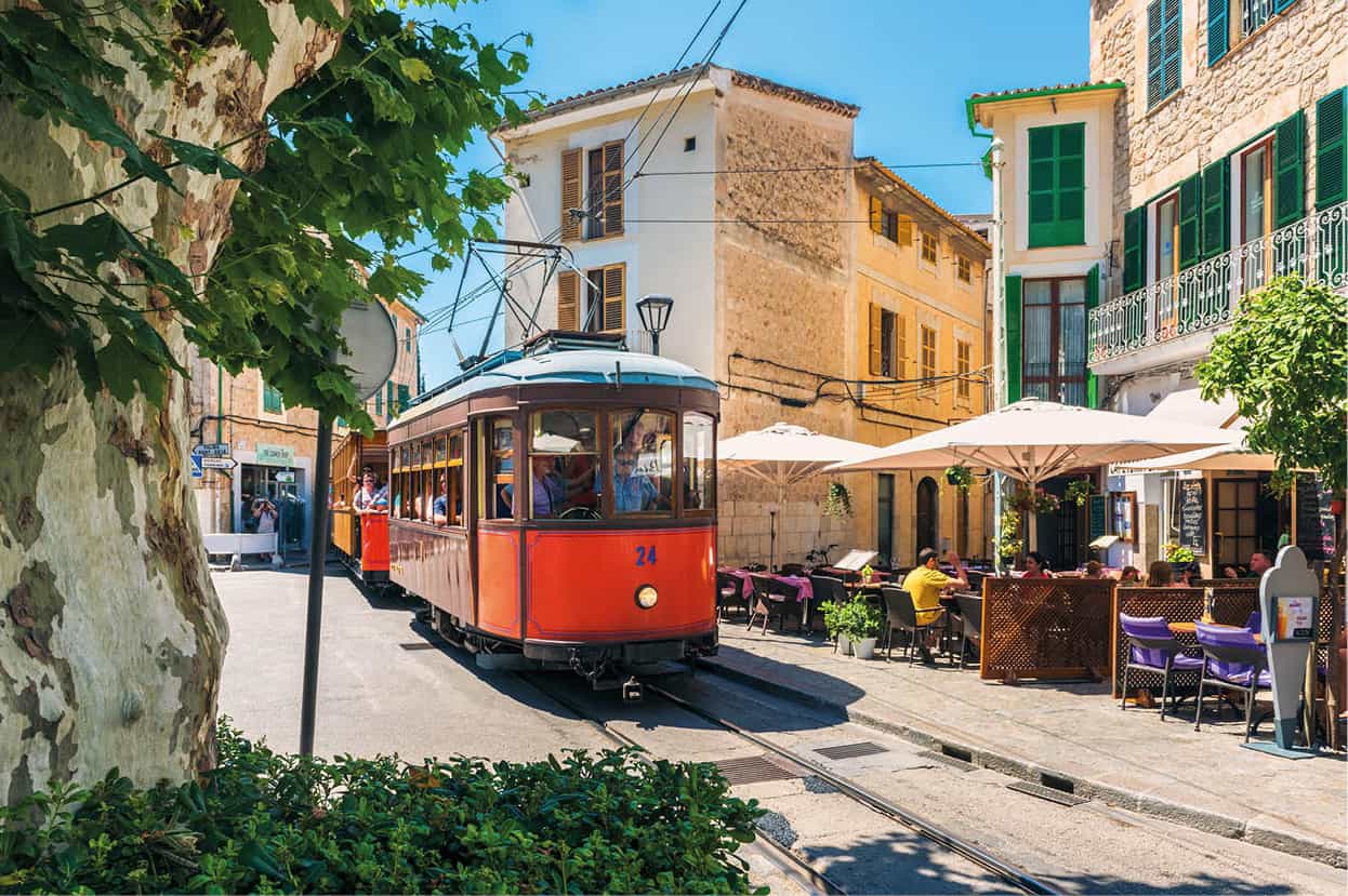 The Soller Tramway Mallorca iStock Mountain Railways Le Train Jaune - photo 7