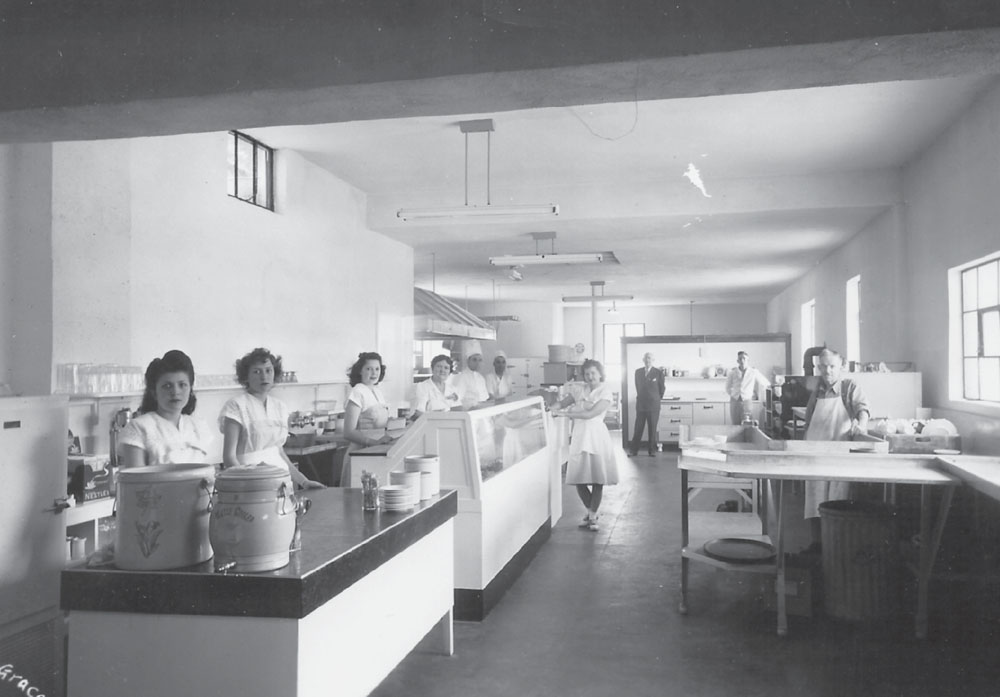 The Kitchen of the Old Plantation Restaurant C Warren Chappy Chapman and Bob - photo 3