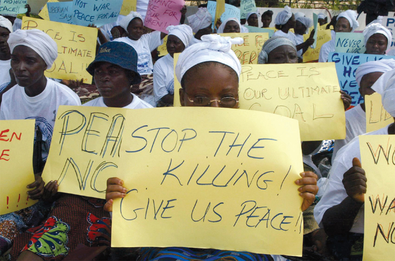 Liberian women protest violence outside peace talks in Ghana Women for peace - photo 8