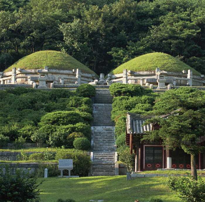 This is the tomb of King Kongmin also called Gongmin who ruled during the - photo 6