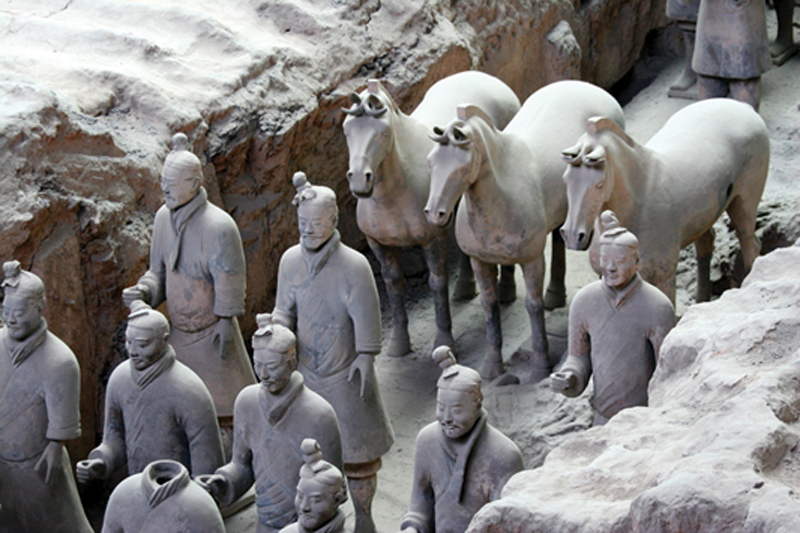 Qin Shi Huangdi ordered the construction of this army of soldiers made of - photo 3