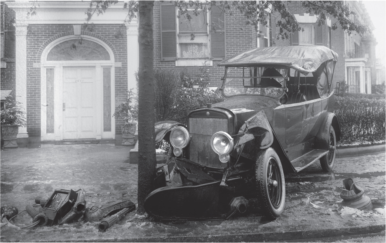 Early automobiles were not easy to drive and that sometimes led to accidents - photo 6