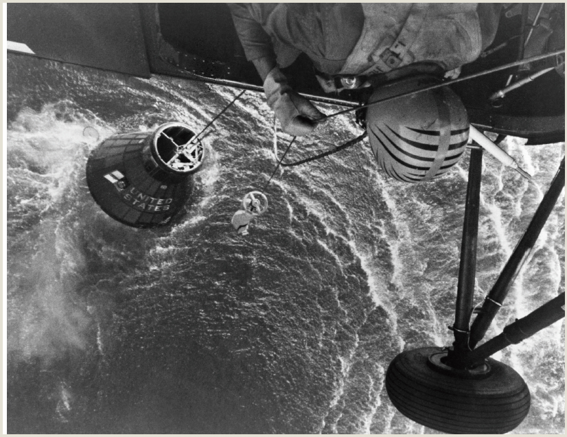 US Marines attempted to lift the Liberty Bell with their helicopter - photo 7