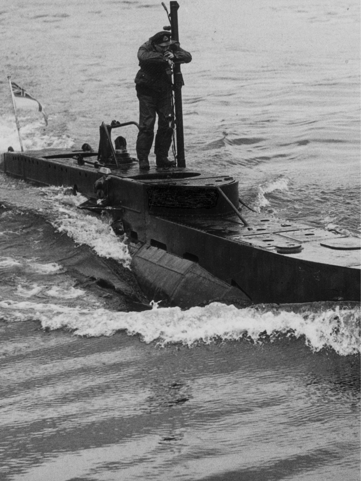 The captain of an X-class minisub stands on deck giving orders to the crew just - photo 3