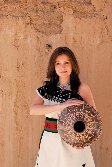 Jody Naranjo in her manta with one of her sgraffito pots during a photo - photo 4