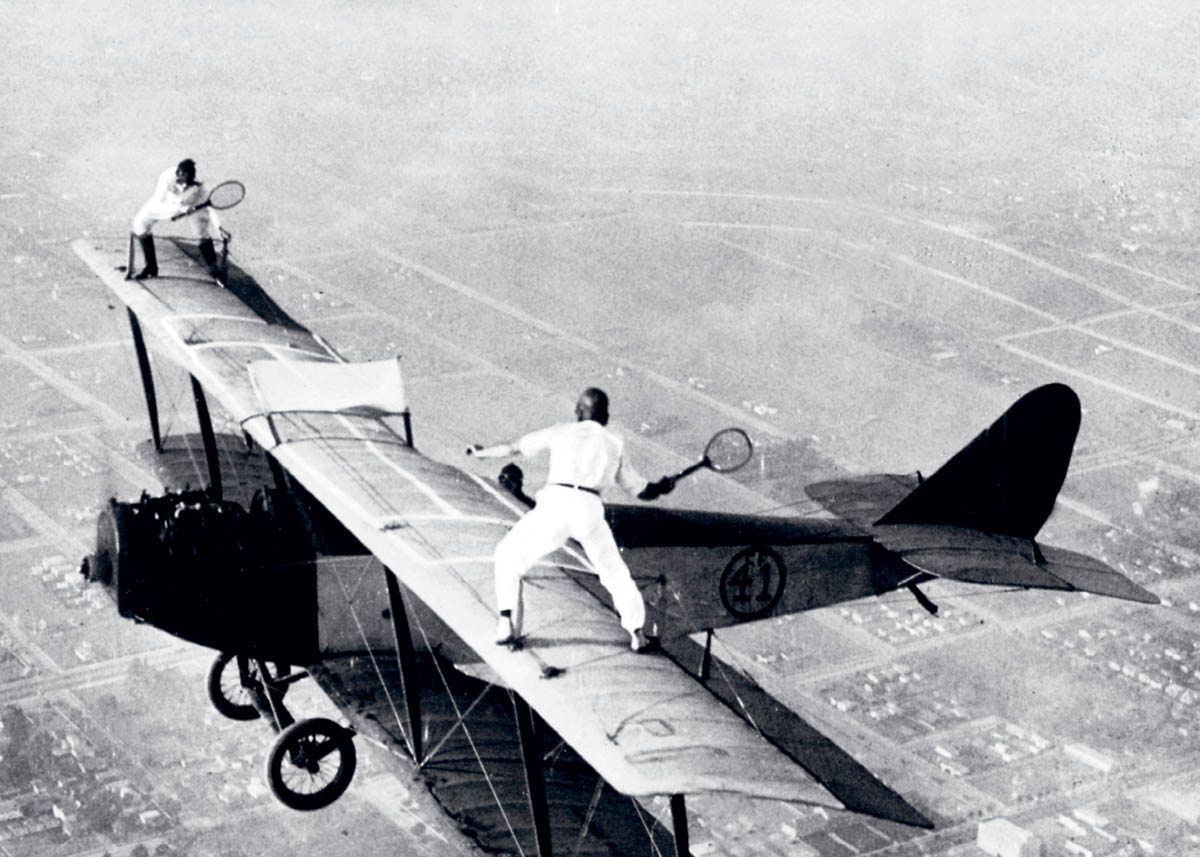 In 1925 Ivan Unger and Gladys Roy decided to show off their daredevil skills - photo 12