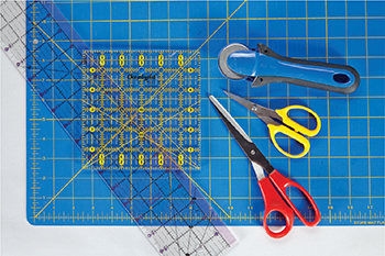 Cutting supplies Mat rulers rotary cutter and scissors Sewing supplies - photo 5