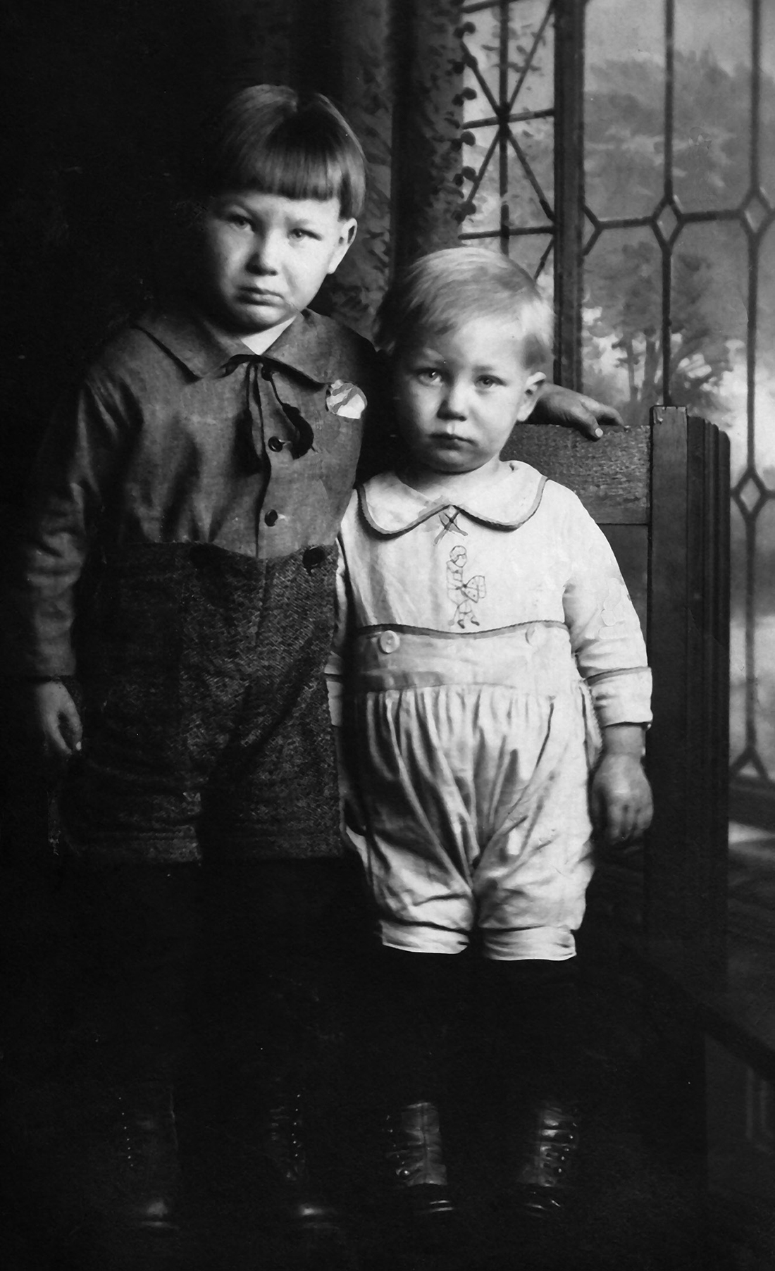 Stanley six left and his brother Victor age four were all alone in the - photo 5