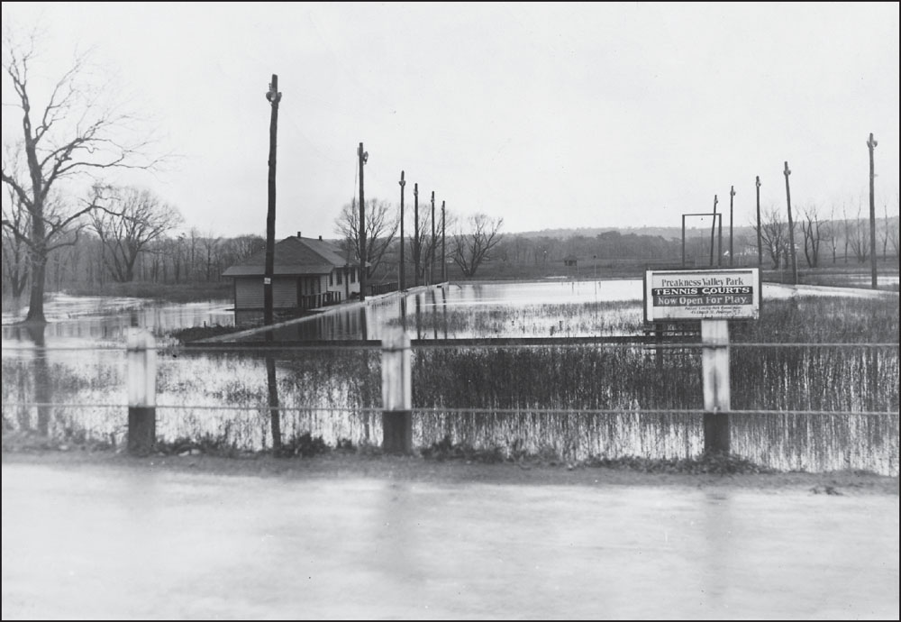 Rising waters of the Passaic River brought many homes along the banks - photo 8