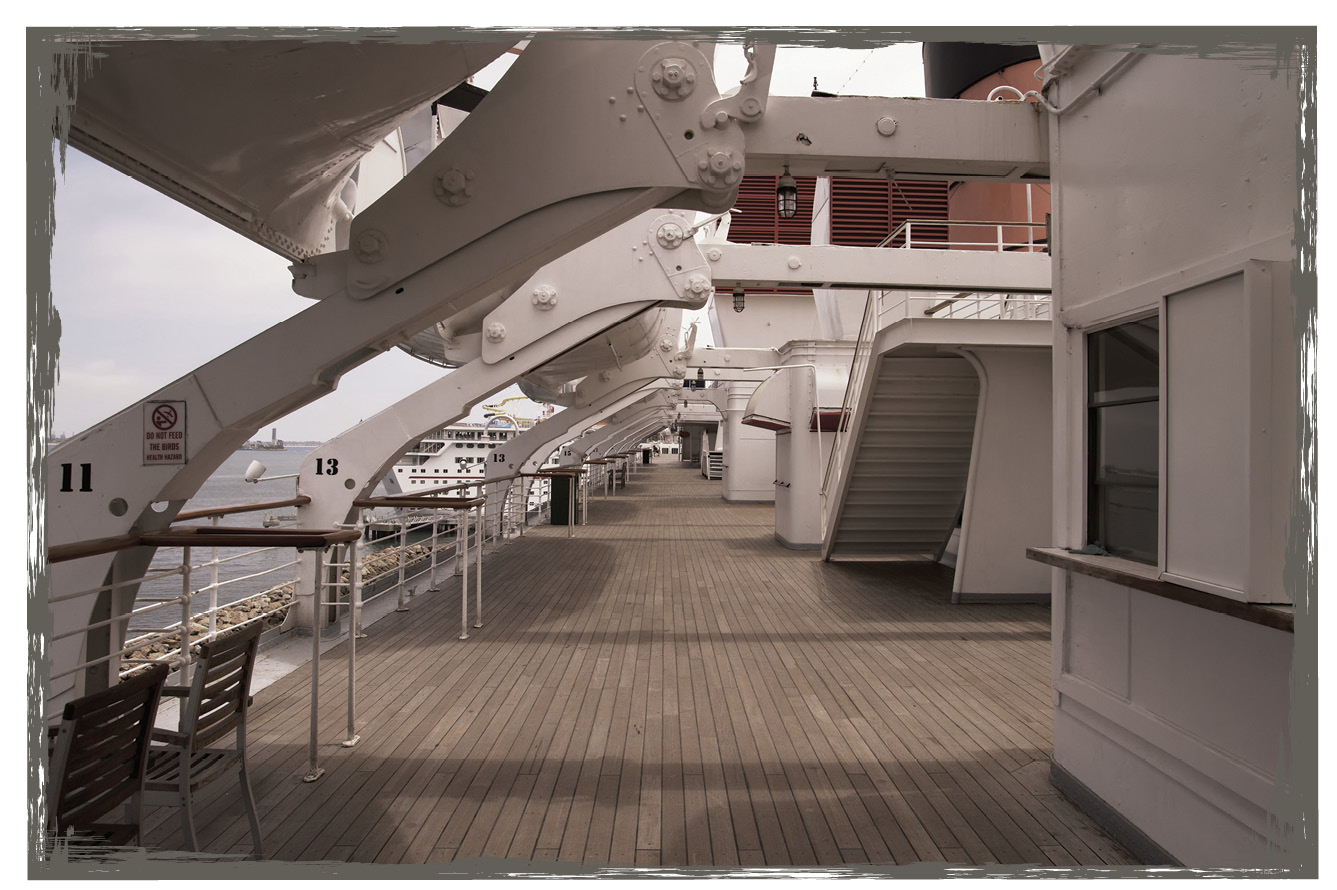 The total recreation area on the Queen Mary is comparable in size to a football - photo 5