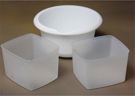 PLASTIC OR GLASS CONTAINERS A variety of 1-quart freezer-weight plastic or - photo 5