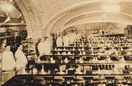 The Oyster Bar 1940s CONTENTS Mr Brody standing at the oyster bar - photo 5