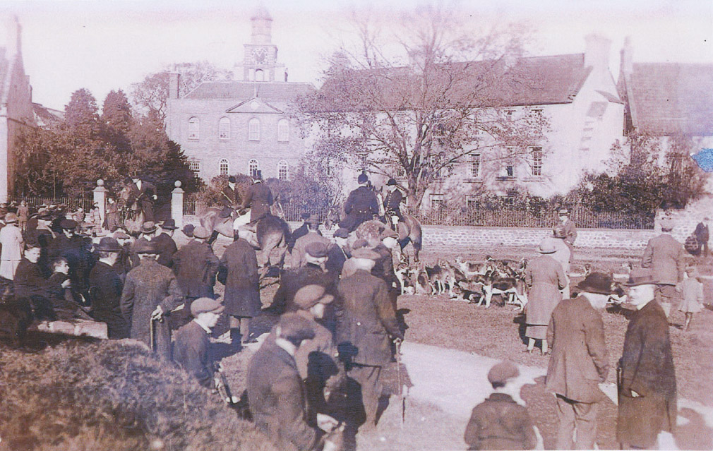 The Hurworth Hunt meets outside Scorton Grammar School and Leonard Robinsons - photo 2