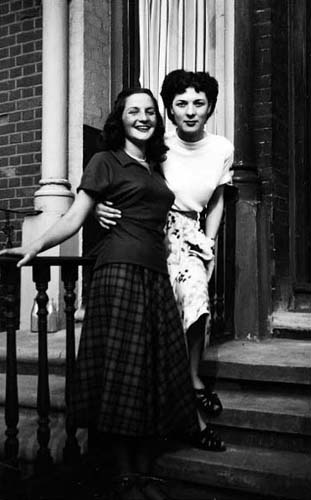 Photographer unknown Martha and Anne Gordon late 1940s Anne always hated - photo 2