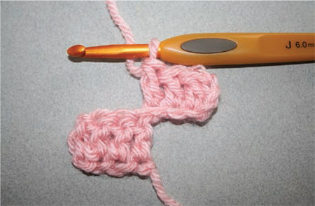 Note When you turn the work to make your first double crochet in the chain 6 - photo 10