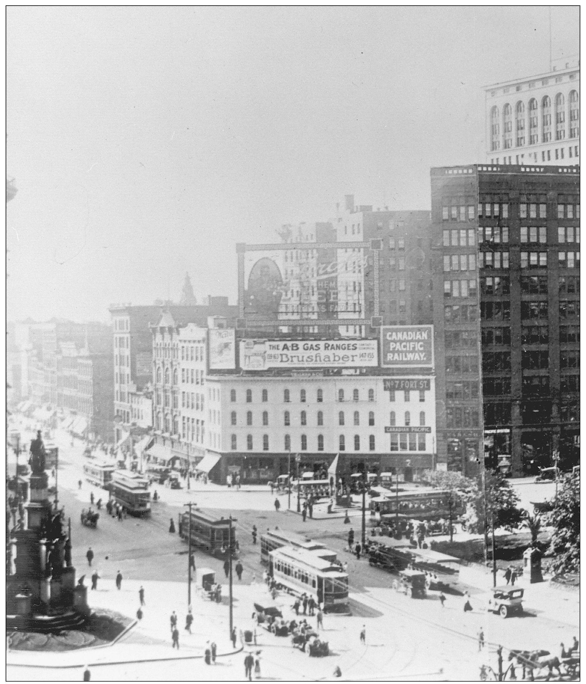 THE PULSE OF THE CITY Electric streetcars automobiles and horse-drawn wagons - photo 3