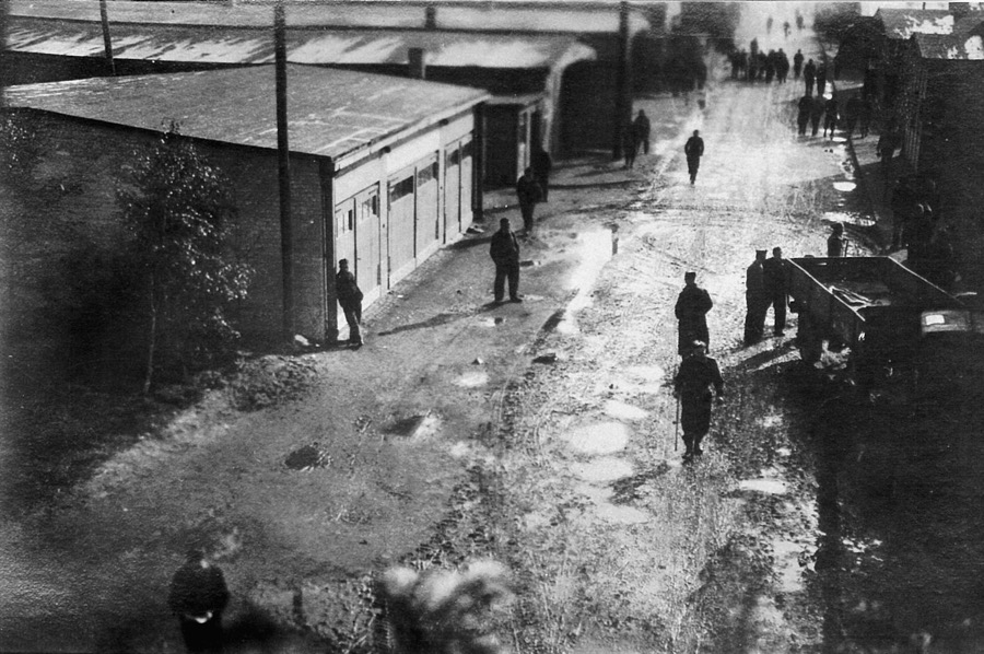 Main Street 1945 EJ McGregor photograph 1 M Stammlager IVB Es ist - photo 6