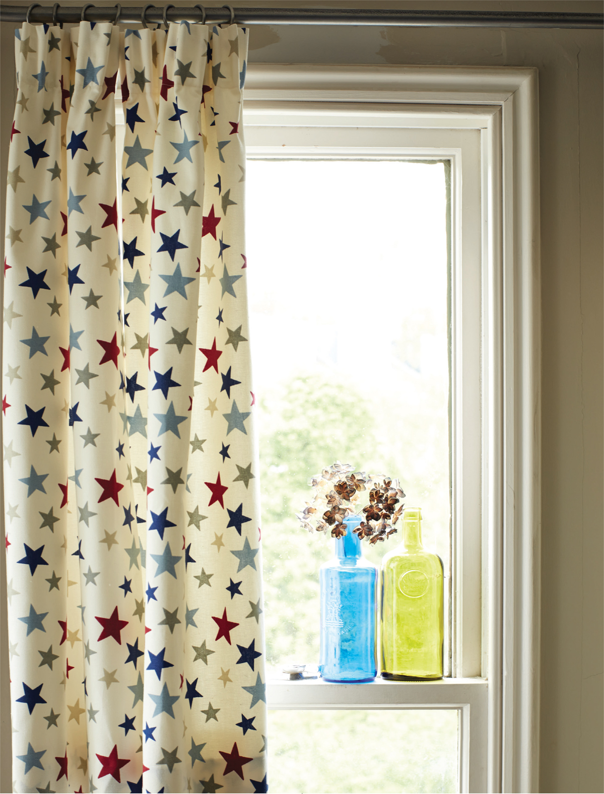 Making a new set of curtains is the perfect way to refurbish a room at a - photo 15