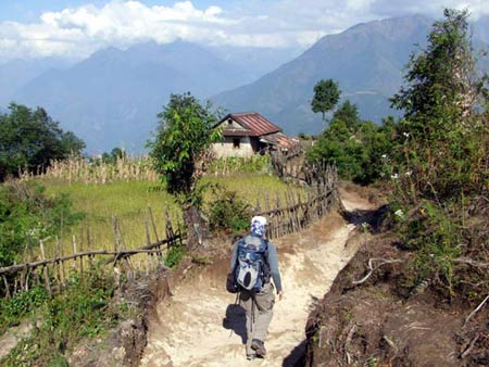 Narrow trail and hut above the Arun valley Shortly beforereaching Num at 4pm - photo 2