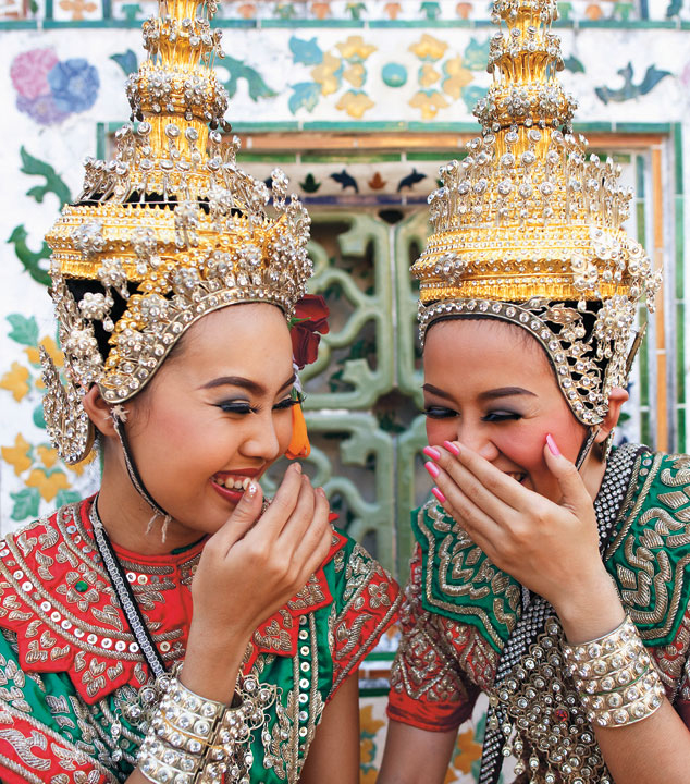 Traditional Thai dancers at Wat Arun HUGH SITTON CORBIS Why I Love - photo 5