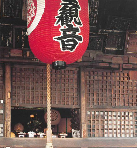 This massive paper lantern at Gyoganji is typical of those seen in temples - photo 18