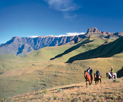 The Amphitheatre Drakensberg wwwdrakensberg-tourismcom Bushveld Igneous - photo 2