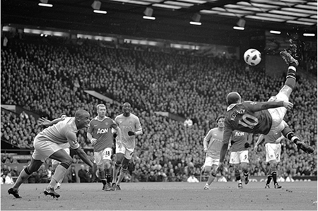 Rooney pulls it off His great bicycle kick against City was improvised from a - photo 4