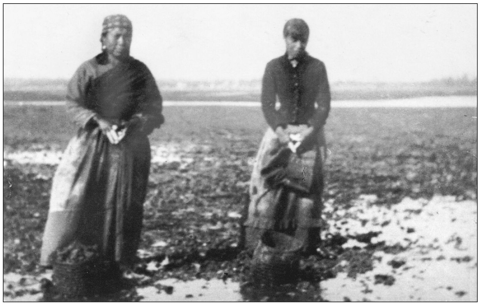 NATIVES ON SHOALWATER BAY For generations the Chinook Indians had gathered - photo 3