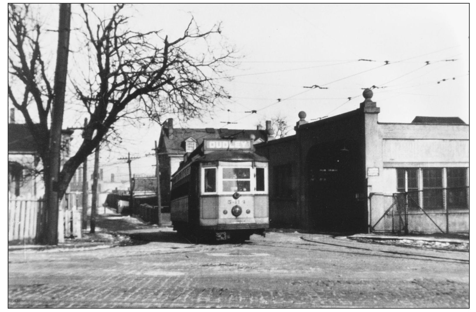 Streetcars and later buses connected the Andrew Square Station on the Red - photo 14