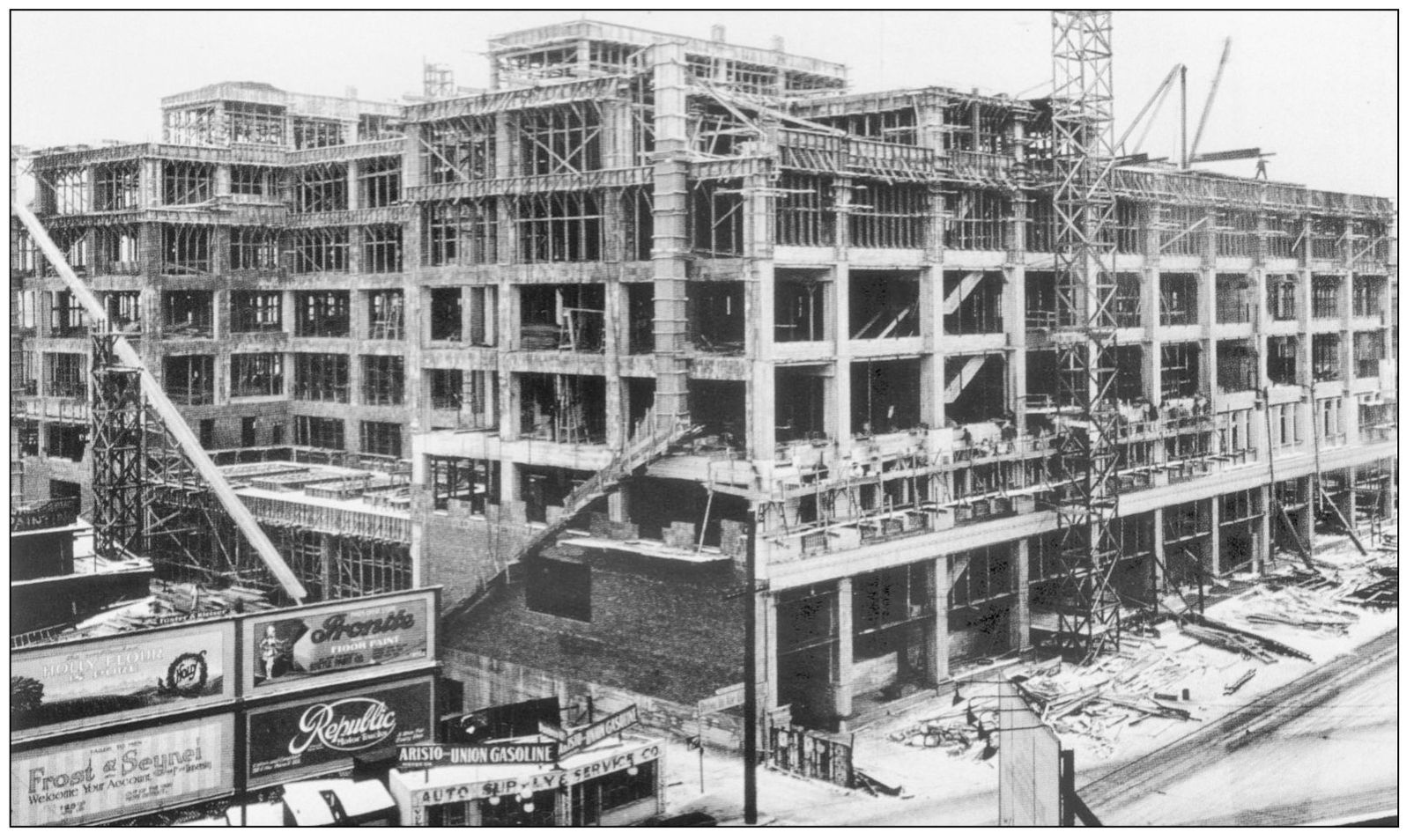 Construction on the new store on Pine Street between Fifth and Sixth Avenues - photo 9