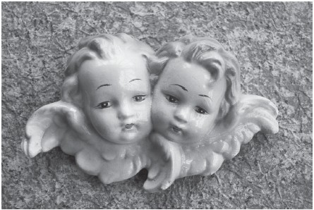 When Ann Rule was a little girl this pair of angels watched over her as she - photo 4