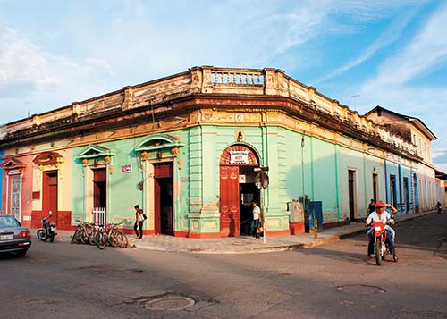 At first glance Nicaragua is brilliant green trees and brightly colored - photo 7