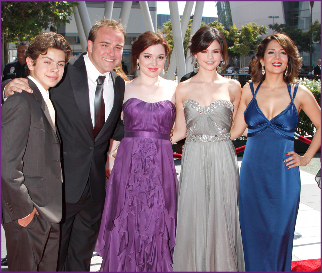 David DeLuise second from left played Jerry Russo the father of Selenas - photo 15