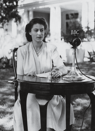 Princess Elizabeth made a broadcast from the gardens of Government House in - photo 4