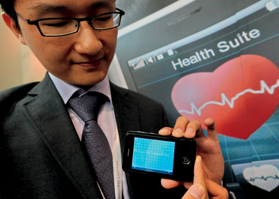 Some smartphones come with a built-in EKG allowing people to check for - photo 8