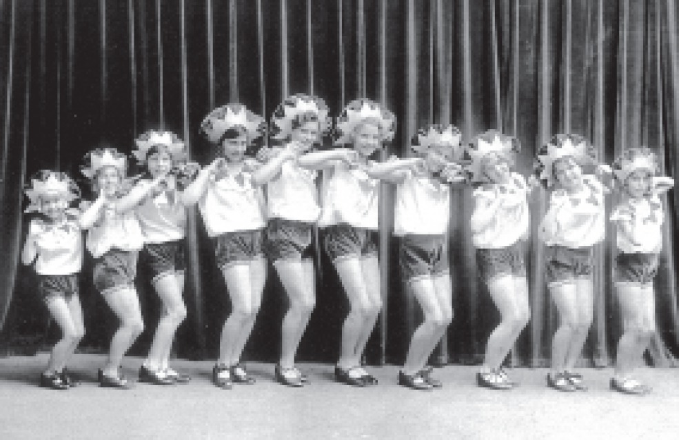 Tiny Vera-Ellen on the left at the Hesslers Dance Studio in 1934 Vera-Ellen - photo 7