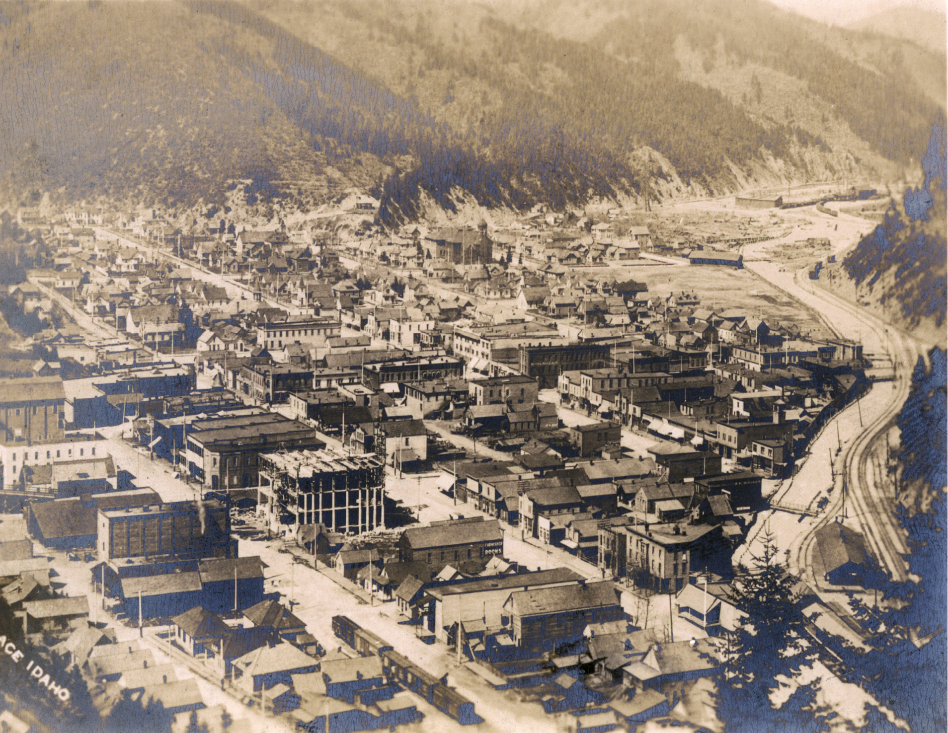 About 3000 people lived in Wallace Idaho in 1910You started working for the - photo 4