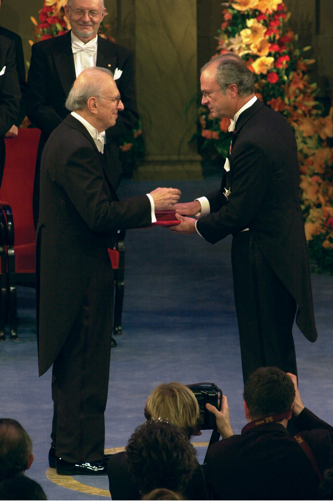 Eric Kandel receiving the Nobel Prize in Physiology or Medicine Stockholm - photo 2