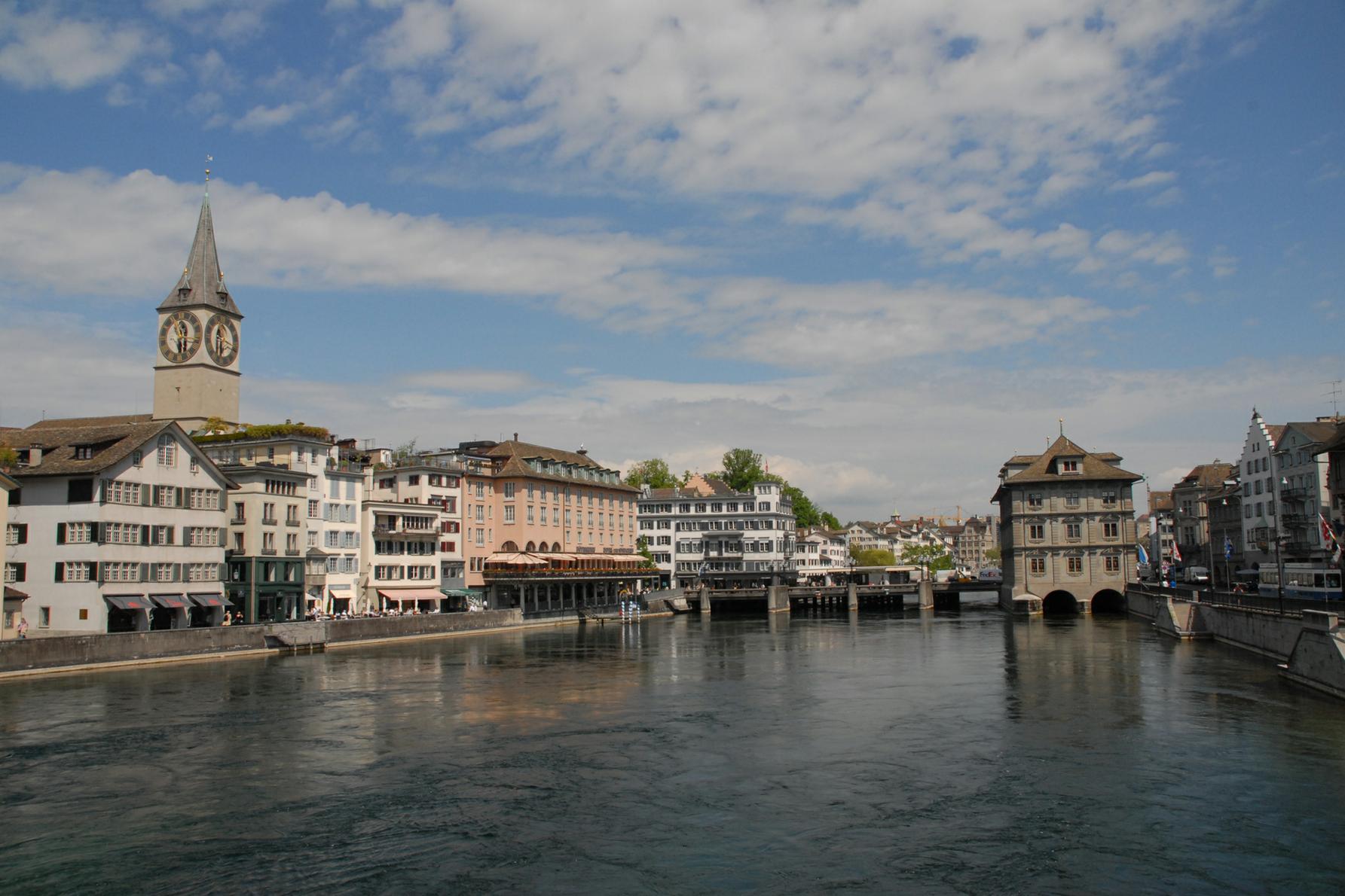 Zrich from Mnster Bridge The view of Zrich from Mnster Bridge over the - photo 4