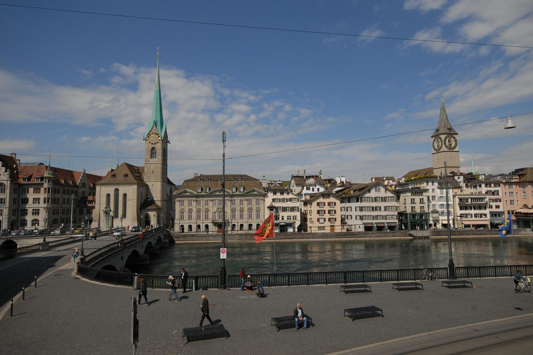 The River Limmat A view of the River Limmat and Limmatquai from - photo 5