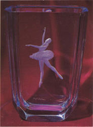 Ballerina Vase Heavy crystal vase with beveled top that reflects the spectrum - photo 4