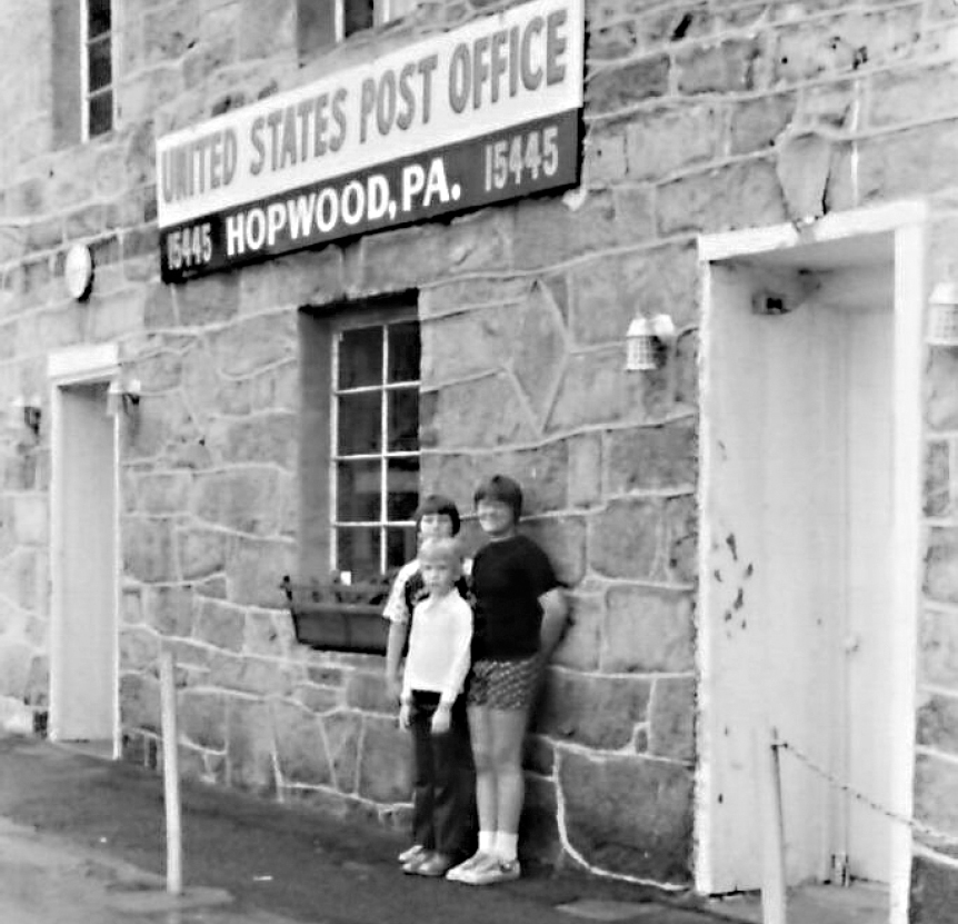 Hopwood and sisters visiting Hopwood Pennsylvania 1976 Photo by Deanna DePree - photo 1